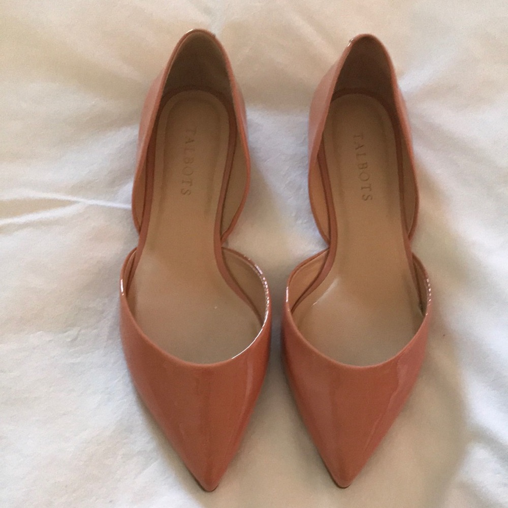 Talbots pointy toe flats in peachy pink patent leather.Good condition.
